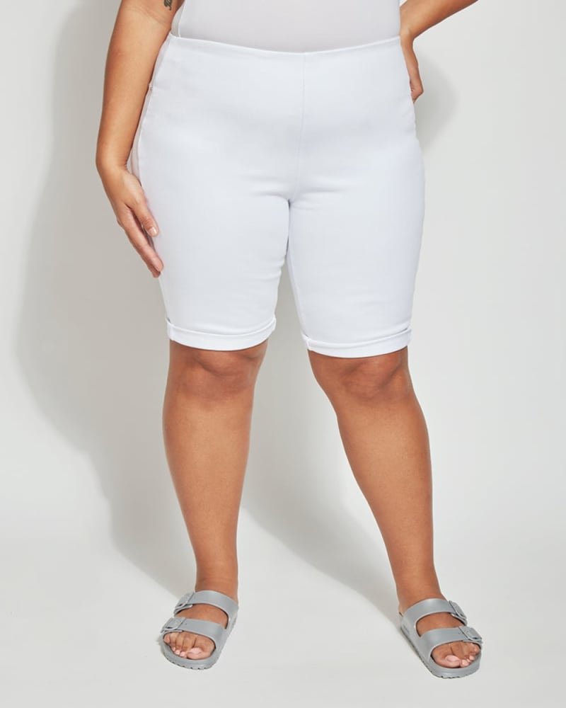 Front of a model wearing a size 1X Macey Pull On Boyfriend Short in White by Lysse New York. | dia_product_style_image_id:284527